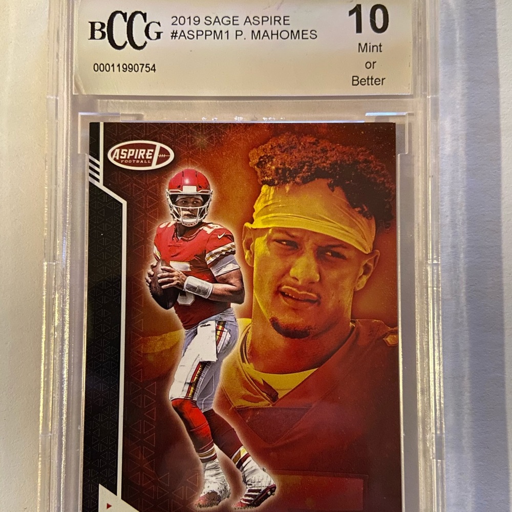 Mahomes mint 10
